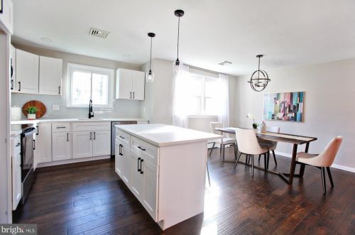 808 Sycamore Dr, Lansdale PA  19446-3128 exterior