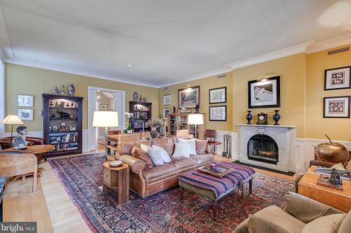 2006 Chancellor St, Philadelphia, PA 19103-5605