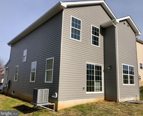25 Mifflin Ave, New Castle, DE 19720-1157