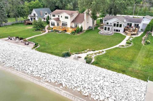 2655 Shore Dr, Green Bay, WI 54302-4730