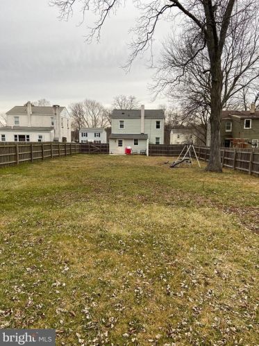 121 Hollywood Ave, Norristown PA  19403-1621 exterior