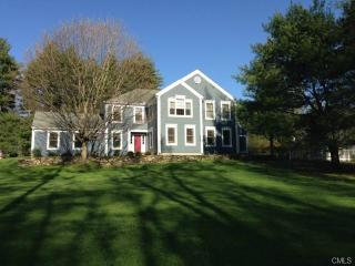 28 Lyndenwood Dr, Brookfield Center, CT 06804-3141