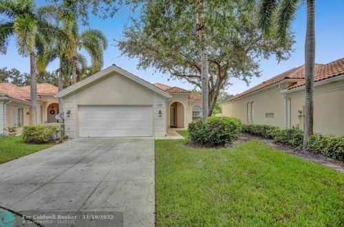 4989 Garden Dr, Delray Beach, FL 33445-5302