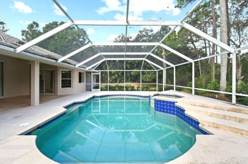 1698 Mockingbird Dr, Fort Pierce FL  34986-2045 exterior