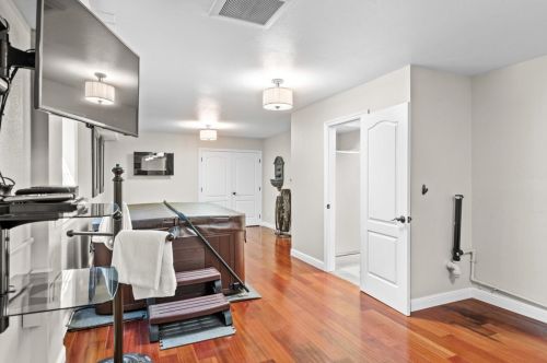 464 Upland Rd, Redwood City CA  94062-2826 exterior