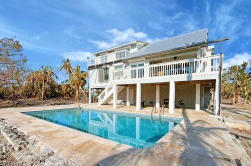 215 Robinwood Cir, Sanibel FL  33957-5722 exterior
