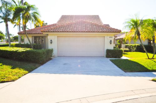 2505 Iroquois Cir, West Palm Beach, FL 33409-7216