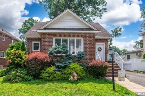 692 Garden St, Maywood, NJ 07607-2008