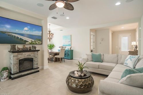 14507 Manchester Dr, Naples FL  34114-8657 exterior