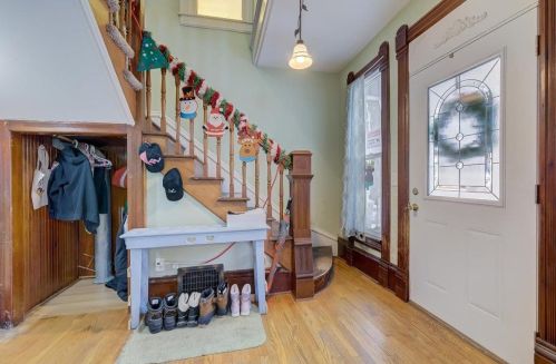 317 Main St, Dodgeville, WI 53533-1357