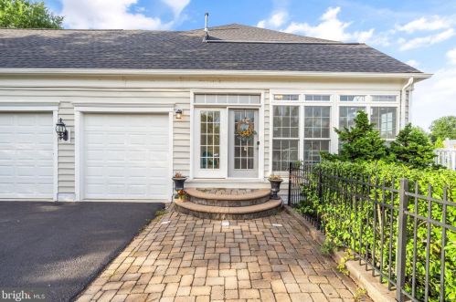 20906 Mcintosh Pl, Leesburg VA  20175-6372 exterior