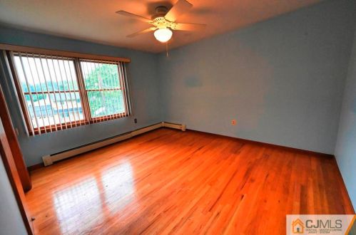 100 Hill Hollow Rd, South Plainfield NJ  07080-1621 exterior