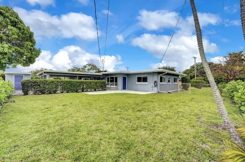 208 1st St, Boynton Beach FL  33435-3809 exterior