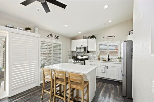 2869 Plaza Serena Dr, Rialto CA  92377-3437 exterior