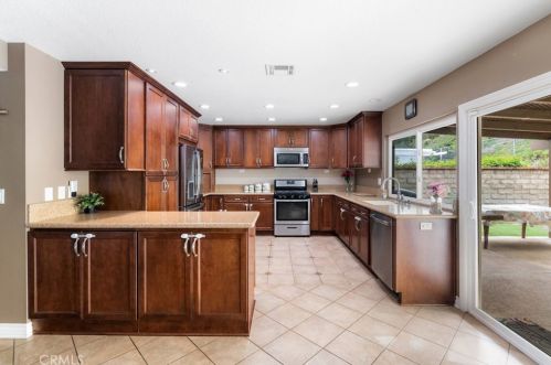 27025 Las Mananitas Dr, Santa Clarita CA  91354-2205 exterior