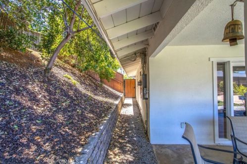 237 Eucalyptus Dr, Redlands CA  92373-7122 exterior