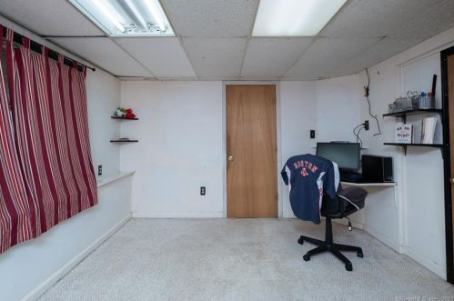 38 Pieper Dr, Wallingford CT  06492-2016 exterior