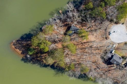 562 Julius Dr, Stone Mountain, GA 30087-5903
