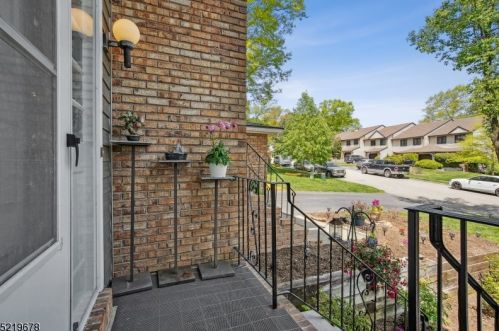 96 Stockton Ct, Greystone Park, NJ 07950-1282