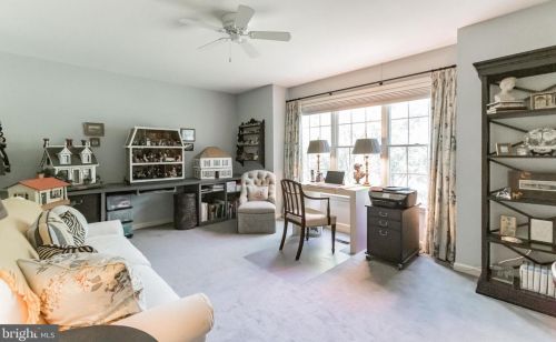 131 Knoxlyn Farm Dr, Kennett Sq PA  19348-2700 exterior