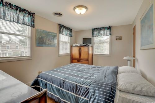 45 Ward St, Westbury NY  11590-2929 exterior