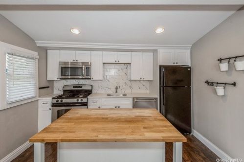 17 Teed St, Huntington Station NY  11746-4331 exterior
