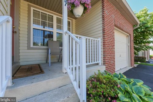 107 Farrington Ct, Collegeville, PA 19426-3942