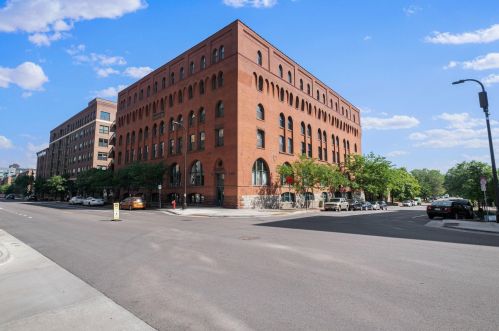 400 1st St, Minneapolis MN  55401-1335 exterior