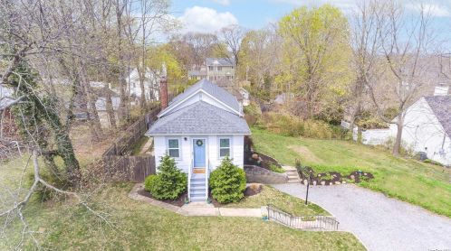 52 Eastport Dr, Scotts Beach, NY 11789-1219