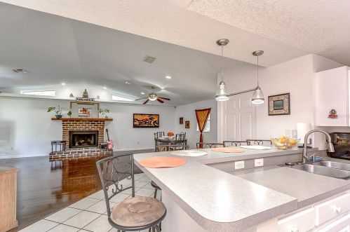 1144 Westwood Dr, Lutz FL  33549-4129 exterior