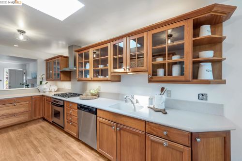 6918 Colton Blvd, Oakland, CA 94611-1322