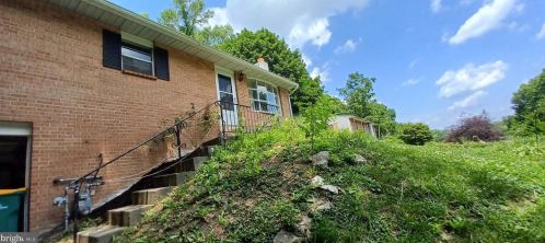 109 Sporting Hill Rd, Navy Sup Dpt PA  17050-2454 exterior