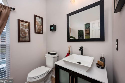 7226 Lyndam Hill Cir, Lorton VA  22079-4509 exterior