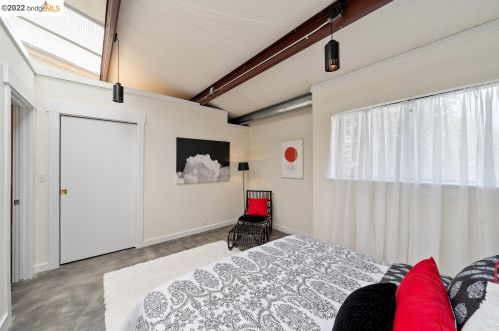 2858 Helen St, Oakland CA  94608-4028 exterior