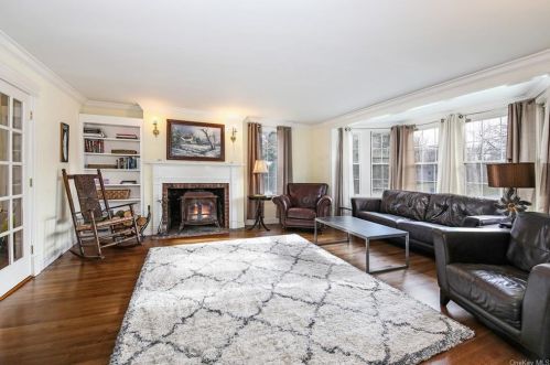 221 Oscawana Lake Rd, Tompkins Corners NY  10579-2600 exterior