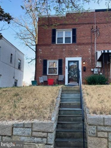 94 Darrington St, Washington, DC 20032-2243