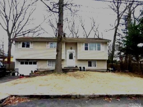 27 Orienta Ave, Lake Grove, NY 11755-3018