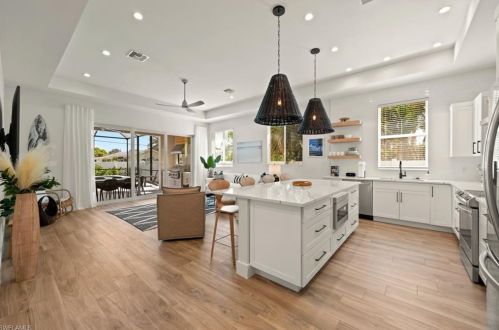 819 91st Ave, Naples, FL 34108-2426