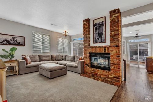667 Poppy Cir, Vacaville CA  95687-7252 exterior