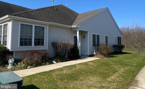 275 Meadowlark Dr, Trenton, NJ 08690-3579
