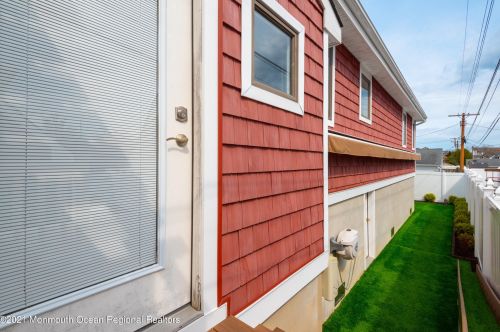 331 Sunset Dr, Pelican Island NJ  08751-2242 exterior