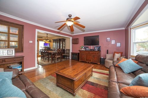 9 Venezia Ct, Deer Park, NY 11729-1508