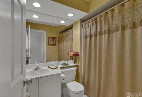 1305 Stoneridge Cir, Helmetta NJ 08828-1139 exterior