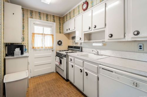 113 1st St, New Hyde Park NY  11040-4415 exterior