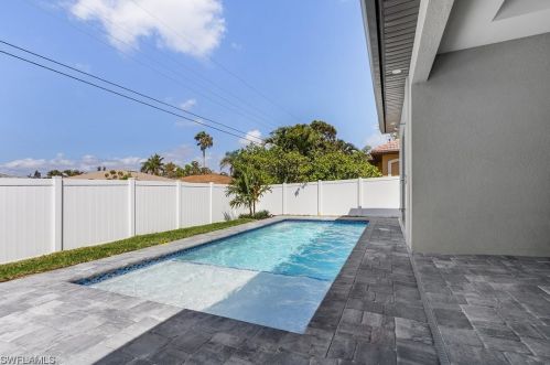 555 103rd Ave, Naples FL  34108-3218 exterior