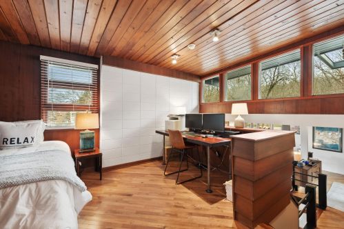 77 Lakeview Dr, Lake Geneva WI  53147-9701 exterior