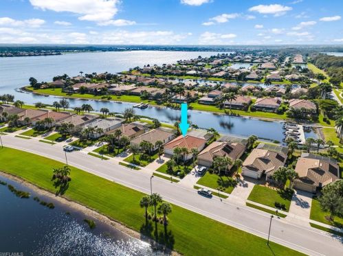 9463 Quarry Dr, Naples FL  34120-5223 exterior