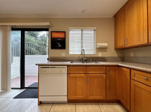 1043 Thompson Ave, Glendale CA  91201-1798 exterior