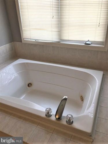 6641 Mine Dr, Macungie PA  18062-8713 exterior