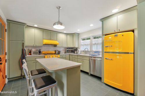 49 Laurel Way, Norfolk CT  06058-1178 exterior